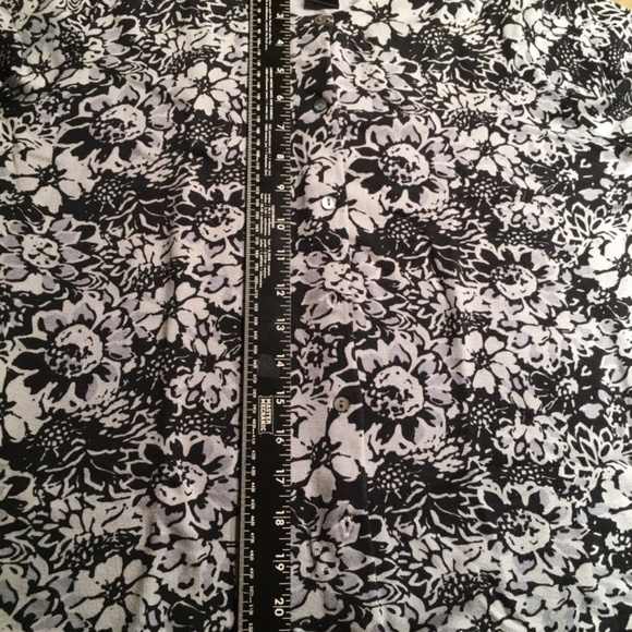 SARAH SPENCER Spring Summer Cardigan, Gray/Black FLORAL, NWOT, Large - Picture 3 of 9